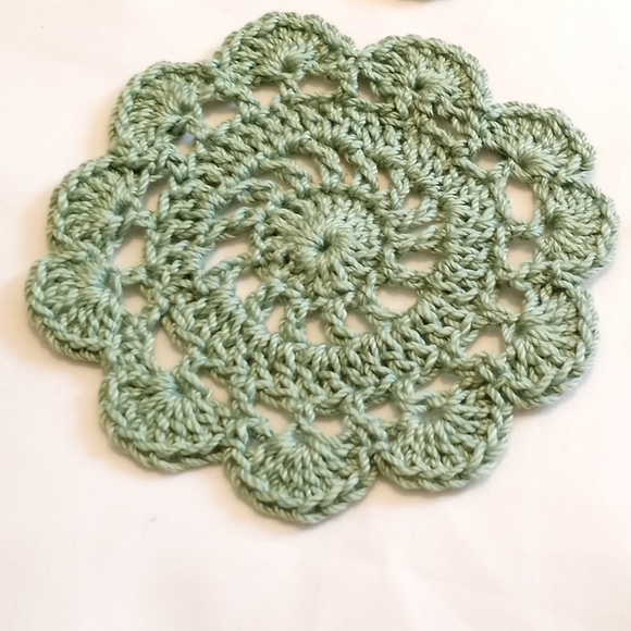 Crochet doily coaster set 4pc, handmade by seller cottage aesthetic, retro - Picture 14 of 15